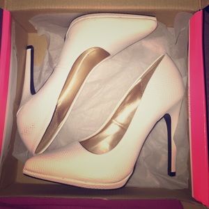 White Heels👠 used with care
